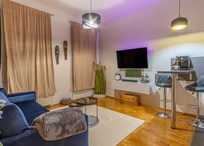 Working Place, Netflix, 4k Tv, Heart Of Apartamento *