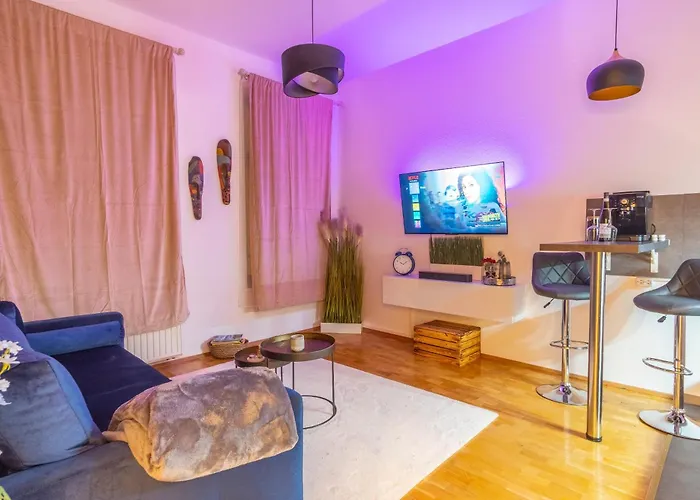 Working Place, Netflix, 4k Tv, Heart Of Apartamento *